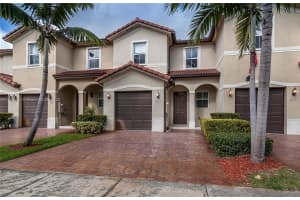 1027 Ne 207th St 1027, Miami