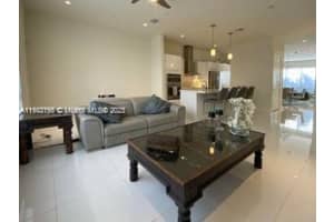 6621 Nw 105th Ct 6621 Doral, FL 33178 - MLS#A11902195