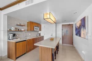 6801 Collins Ave 706 (door 720) Miami Beach, FL 33141 - MLS#A11902220