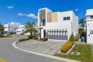 10359 Nw 67th Ter Doral, FL 33178 - Off Market