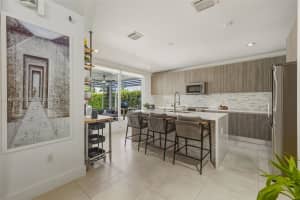 10359 Nw 67th Ter Doral, FL 33178 - Off Market