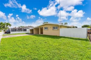 10590 Sw 7th Ter Sweetwater, FL 33174 - MLS#A11902512