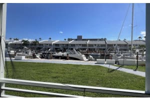 3550 Ne 169th St 107 + 40ft Dock, North Miami Beach