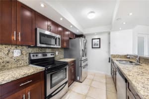 4000 Towerside Ter 412 Miami, FL 33138 - MLS#A11902589