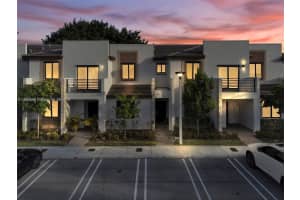 378 Ne 214th St, Miami