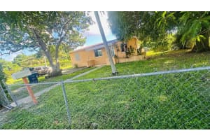 1740 Nw 126th St, Miami