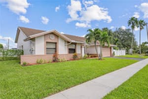 9601 Dunhill Dr 9601 Miramar, FL 33025 - MLS#A11903158