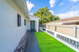 270 Nw 40th Ct Miami, FL 33126 - MLS#A11903290