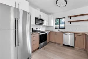 270 Nw 40th Ct Miami, FL 33126 - MLS#A11903290