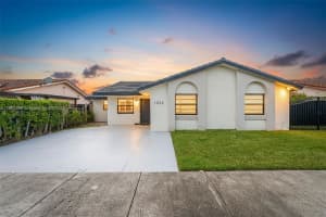 1052 Nw 127th Path, Miami