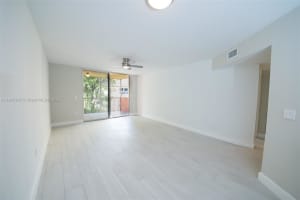 8323 Lake Dr 402 Doral, FL 33166 - MLS#A11903395