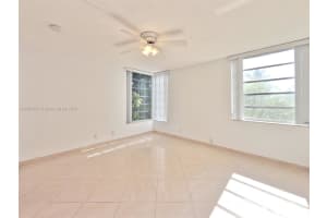 942 NE 199th St #302, Miami, FL 33179, - MLS#A11903531