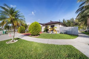 12715 Nw 11th Ter Miami, FL 33182 - MLS#A11903543