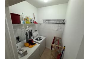 10748 Nw 74th Ln Doral, FL 33178 - MLS#A11903655