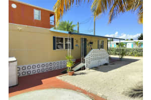 206 W 2 Court Other, FL 33037 - MLS#A11903662