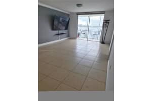 2910 Point East Dr M610, Aventura