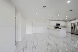 4670 Nw 5th St 4670 Plantation, FL 33317 - MLS#A11903829