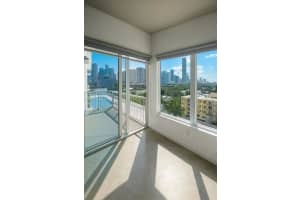 10 Sw South River Dr 811, Miami
