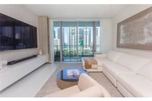 92 Sw 3rd St 1711 Miami, FL 33130 - Off Market