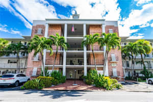 455 Paradise Isle Blvd 106 Hallandale Beach, FL 33009 - MLS#A11903902