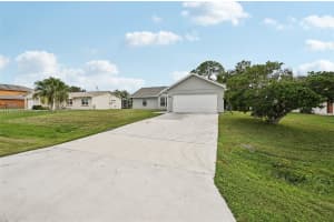 846 SE Cavern Ave, Port St. Lucie, FL 34983, - MLS#A11903973