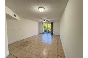 8225 Lake Dr 401 Doral, FL 33166 - MLS#A11904032