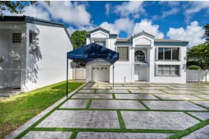 351 NE 211th St, Miami, FL 33179, - MLS#A11904046