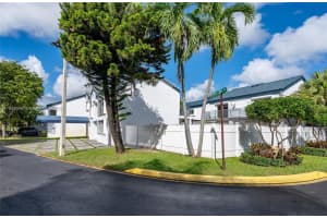 351 NE 211th St, Miami, FL 33179, - MLS#A11904046