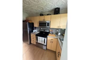 270 Se Layne Blvd 212 Hallandale Beach, FL 33009 - MLS#A11904127