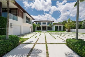 9000 Sw 63rd Ct Pinecrest, FL 33156 Sold 12/12/25