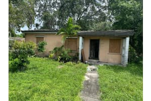 2400 Nw 60th St, Miami