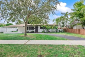 10250 Pan American Dr, Cutler Bay
