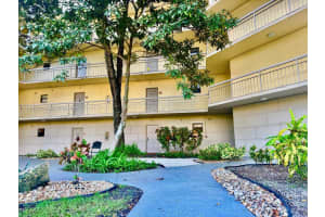 8290 Lake Dr 107 Doral, FL 33166 - MLS#A11904335