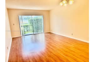 8290 Lake Dr 107 Doral, FL 33166 - MLS#A11904335