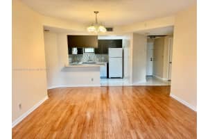 8290 Lake Dr 107 Doral, FL 33166 - MLS#A11904335