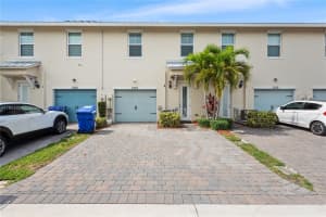 1030 Eucalyptus Dr 2 Hollywood, FL 33021 - MLS#A11904352