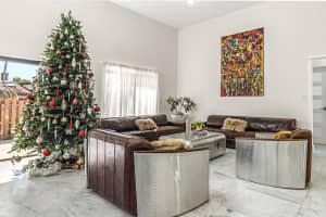 513 Leslie Dr 513 Hallandale Beach, FL 33009 - MLS#A11904424