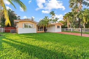 2000 N 44th Ave Hollywood, FL 33021 - MLS#A11904566