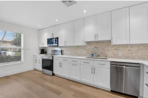 1520 Nw 19th Ter 102 Delray Beach, FL 33445 - MLS#A11904571