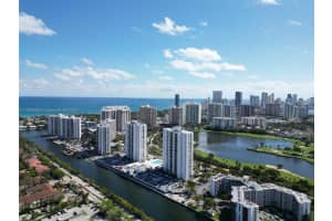 3675 N Country Club Dr 210, Aventura