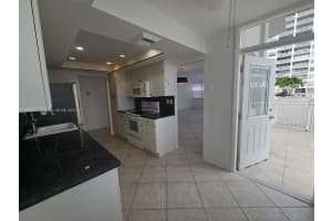 18041 Biscayne Blvd 204, Aventura