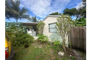 2933 Nw 48th Ter, Miami