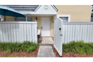 4555 Sw 68th Ct Cir 111, Miami 4555 Sw 68th Ct Cir 111, Miami