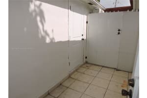 681 Ne 3rd Pl 5 Hialeah, FL 33010 - MLS#A11905166