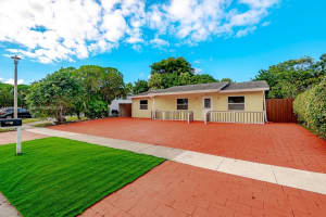 401 SW 76th Terrace, North Lauderdale, FL 33068, - MLS#A11905364