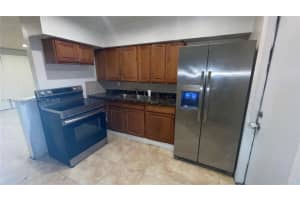 6390 Hayes St 2 Hollywood, FL 33024 - MLS#A11905436