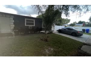 6390 Hayes St 2 Hollywood, FL 33024 - MLS#A11905436