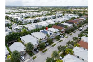 10470 Nw 69th Ter, Doral