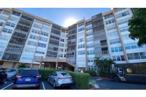 1100 Saint Charles Pl Ph15 Pembroke Pines, FL 33026 - MLS#A11905716