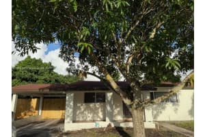 828 Fairway Dr Plantation, FL 33317 - MLS#A11905764